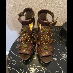 New Vince Camuto Emily high heels embelished platform sandals..